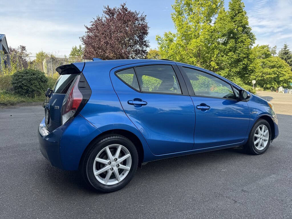 Used 2016 Toyota Prius C Three FWD image 3