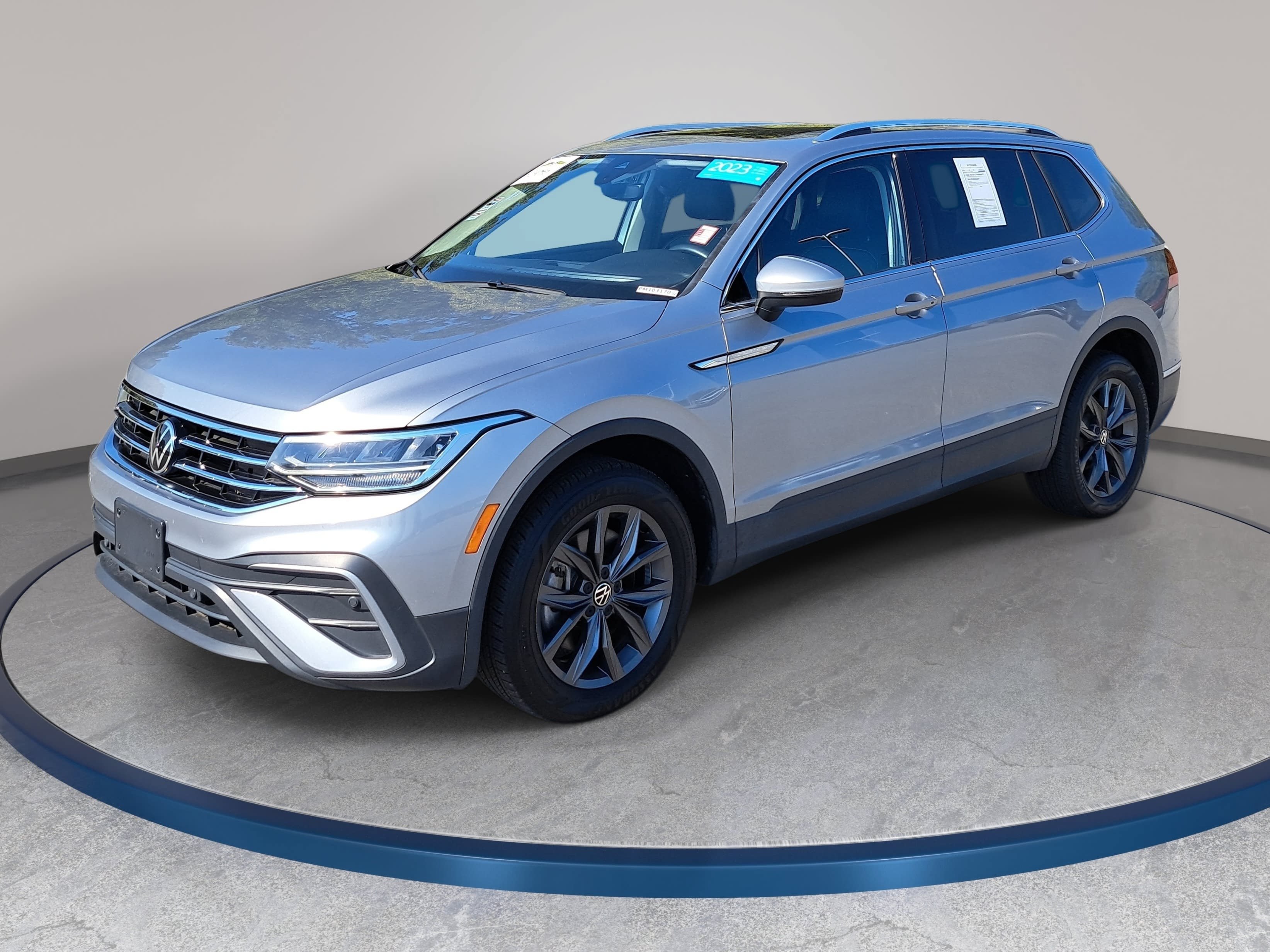 Certified 2023 Volkswagen Tiguan SE w/ Panoramic Sunroof Package