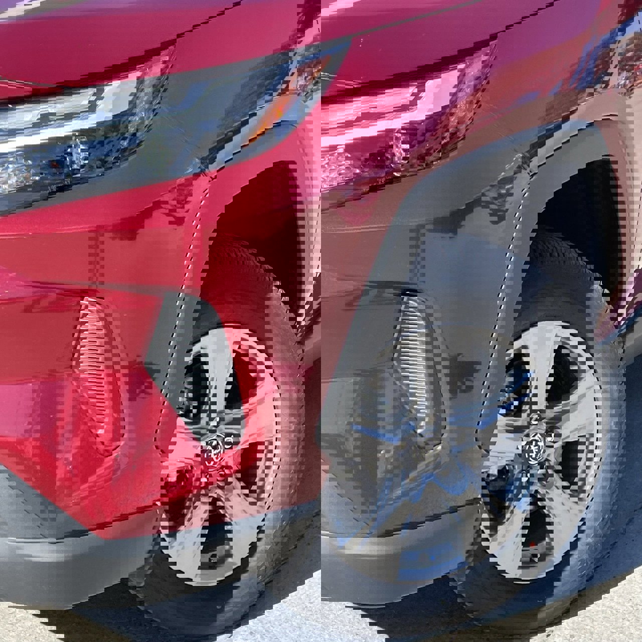 Used 2025 Toyota RAV4 XLE image 9