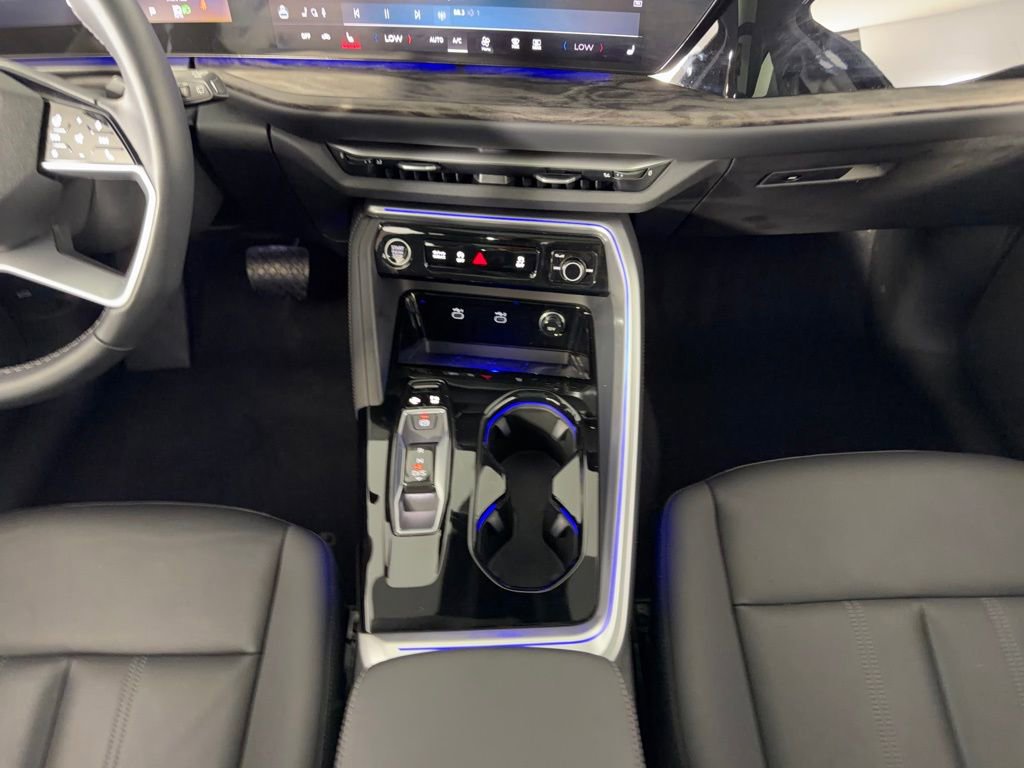 Used 2025 Audi Q5 Premium w/ Convenience Package image 16