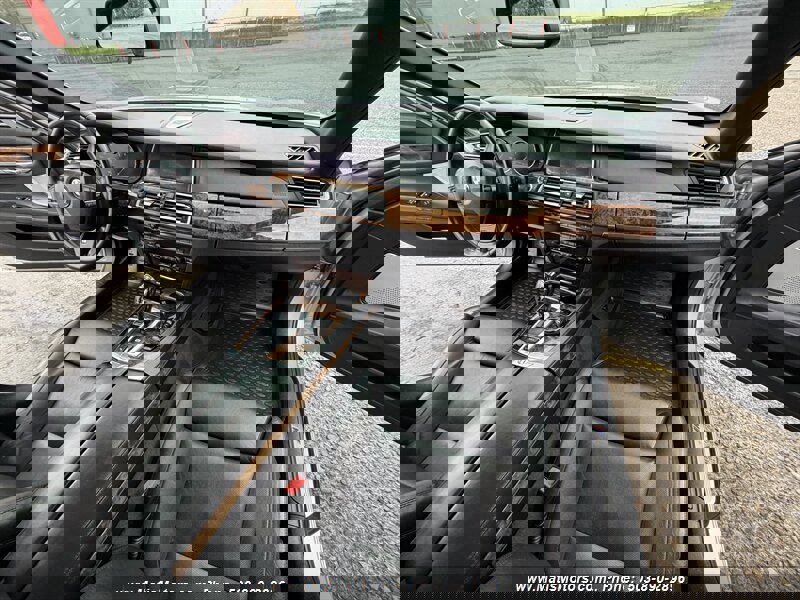 Used 2014 BMW 750Li w/ Executive Package image 10