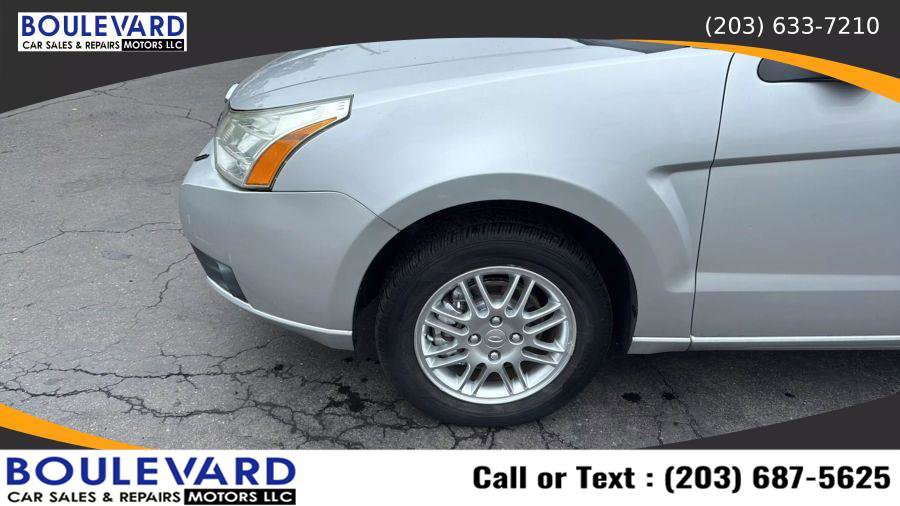 Used 2010 Ford Focus SE image 9