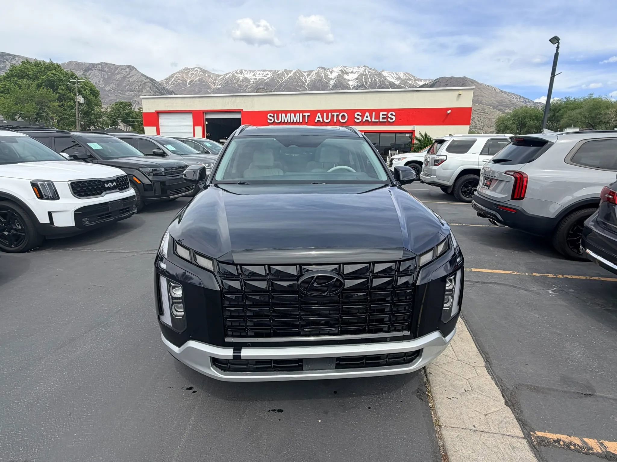 Used 2023 Hyundai Palisade Limited w/ Winter Package image 9