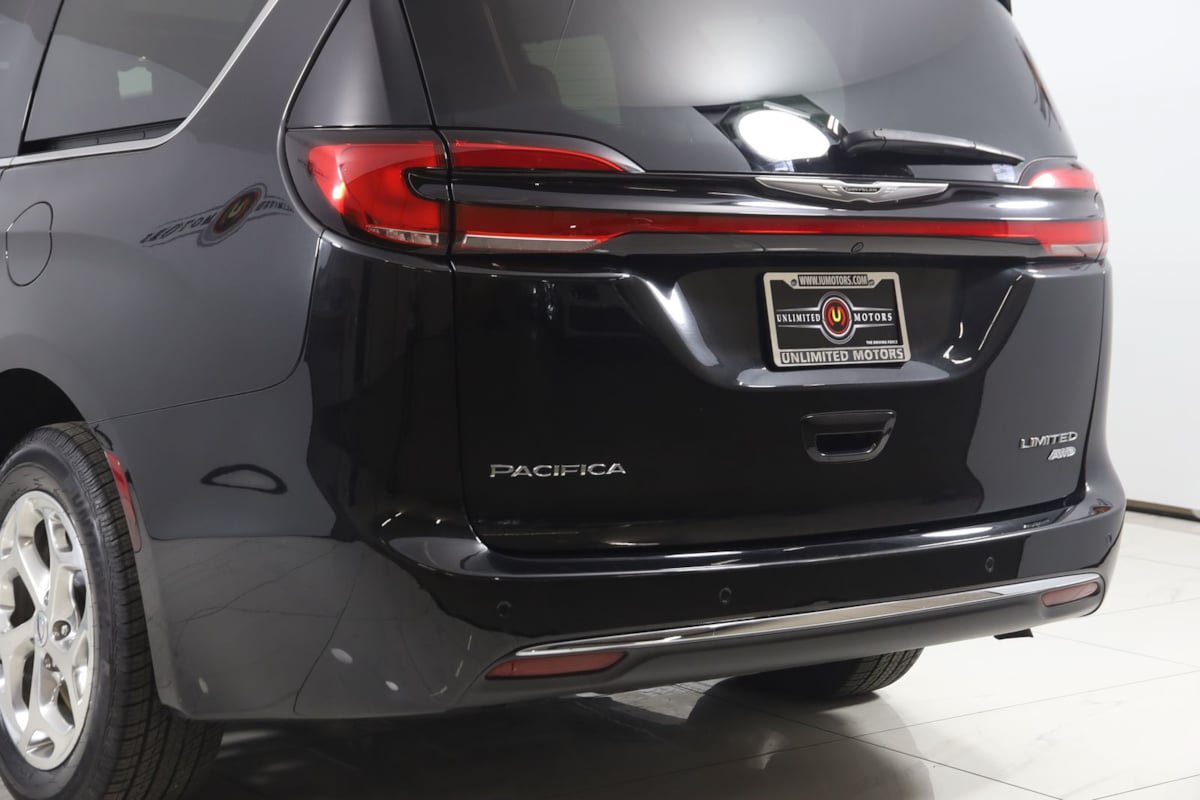 Used 2021 Chrysler Pacifica Limited AWD/4WD image 26