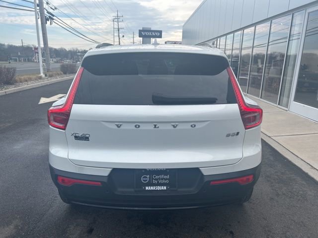 Certified 2025 Volvo XC40 B5 Plus image 4