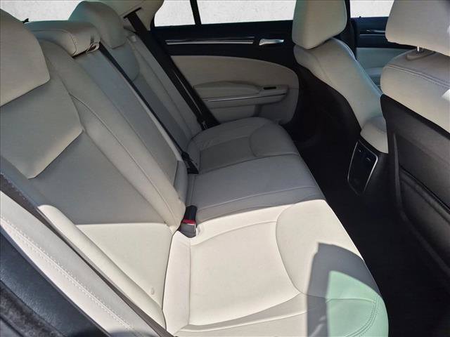 Used 2015 Chrysler 300 Limited w/ Driver Convenience Group RWD image 21
