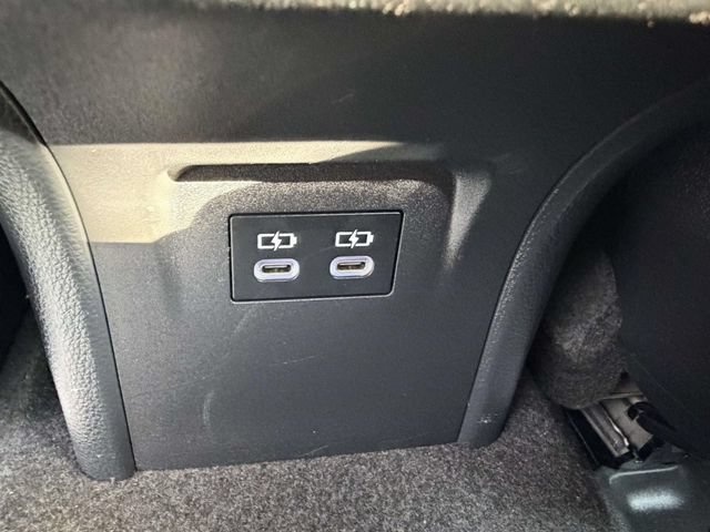 Used 2024 Toyota Prius LE FWD image 13