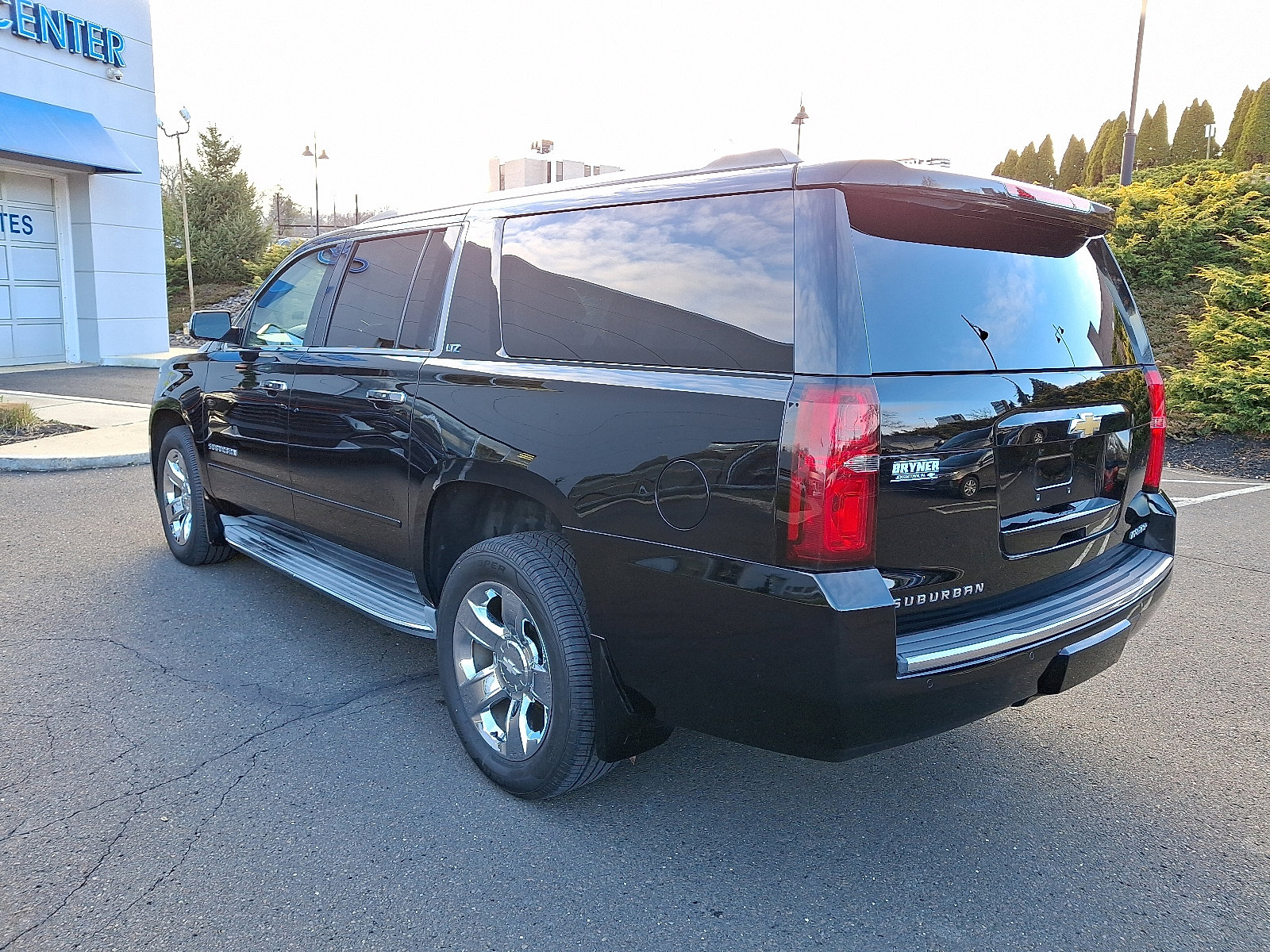 Used 2015 Chevrolet Suburban LTZ image 4