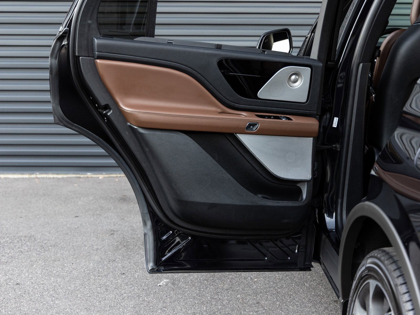 Used 2020 Lincoln Aviator Reserve w/ Equipment Group 202A image 24