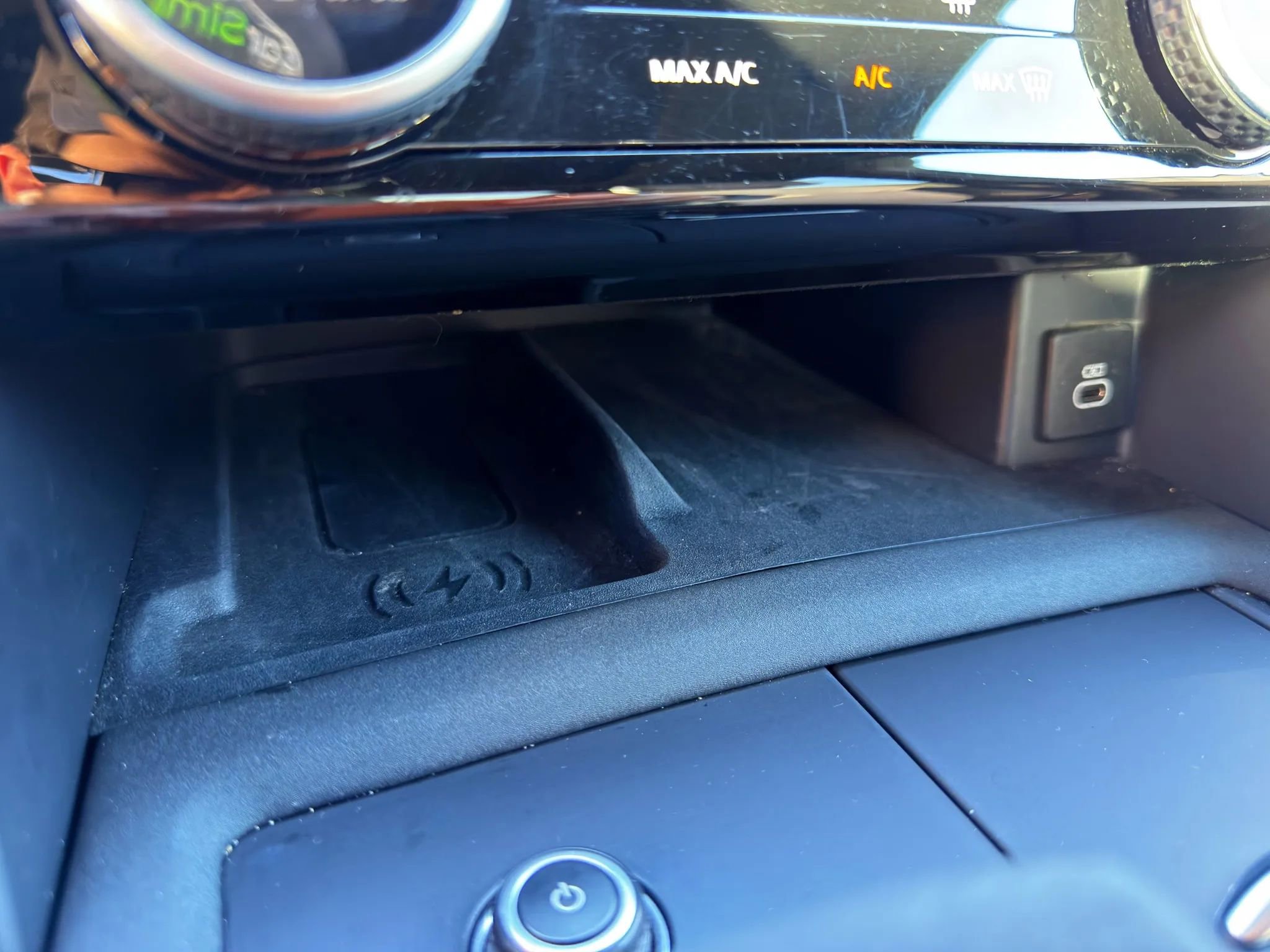 Used 2023 Land Rover Discovery Metropolitan Edition image 26