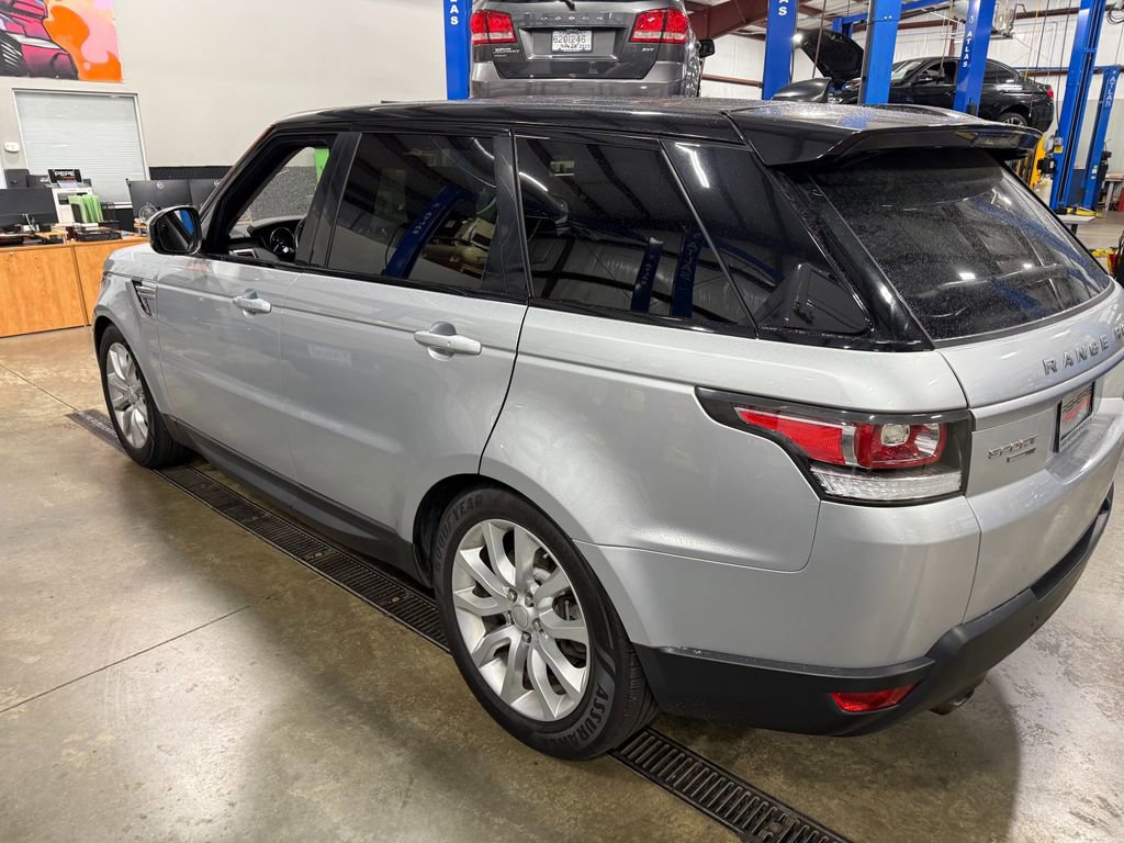 Used 2017 Land Rover Range Rover Sport HSE image 4