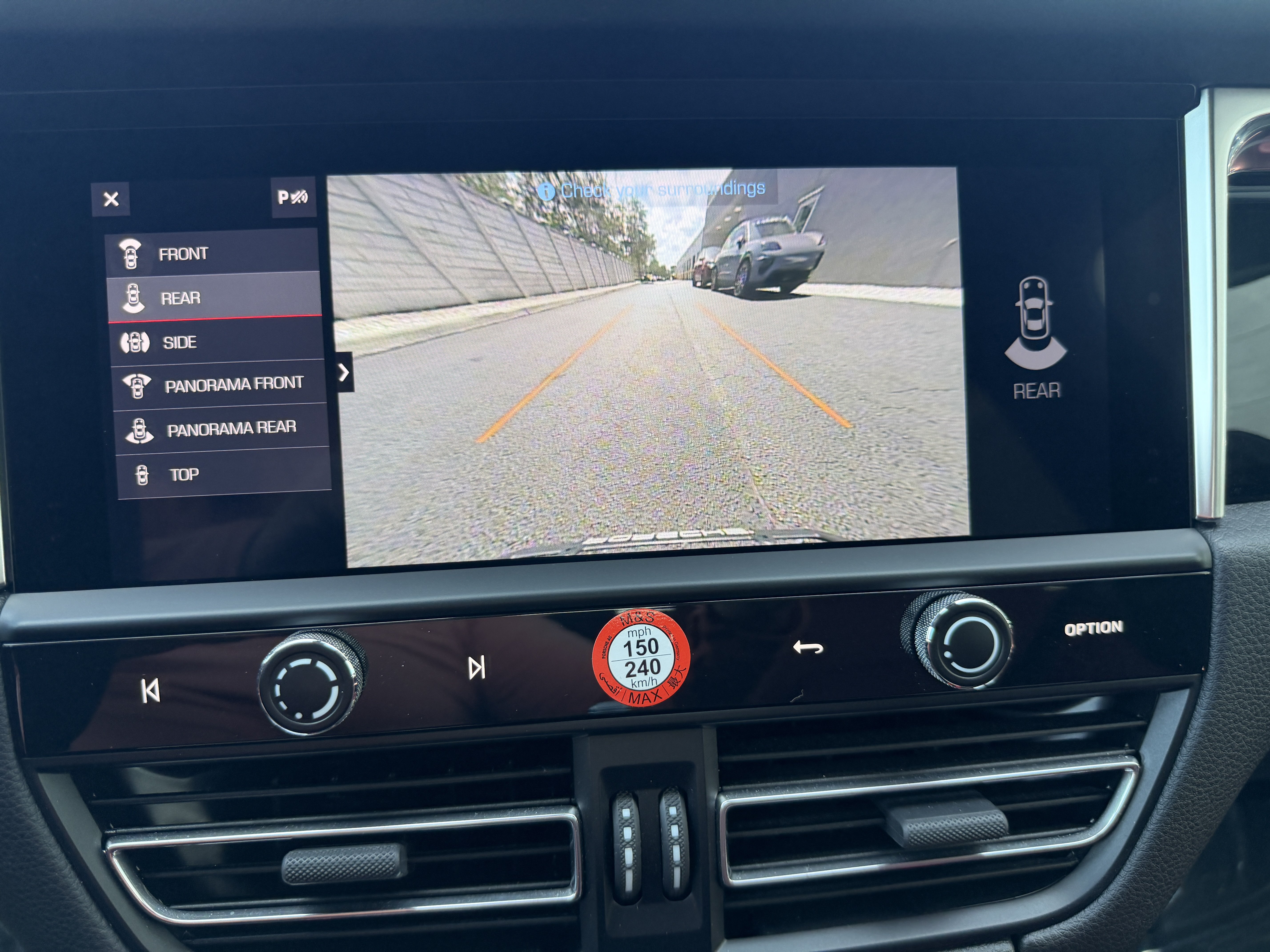 Certified 2023 Porsche Macan Turbo AWD/4WD image 28