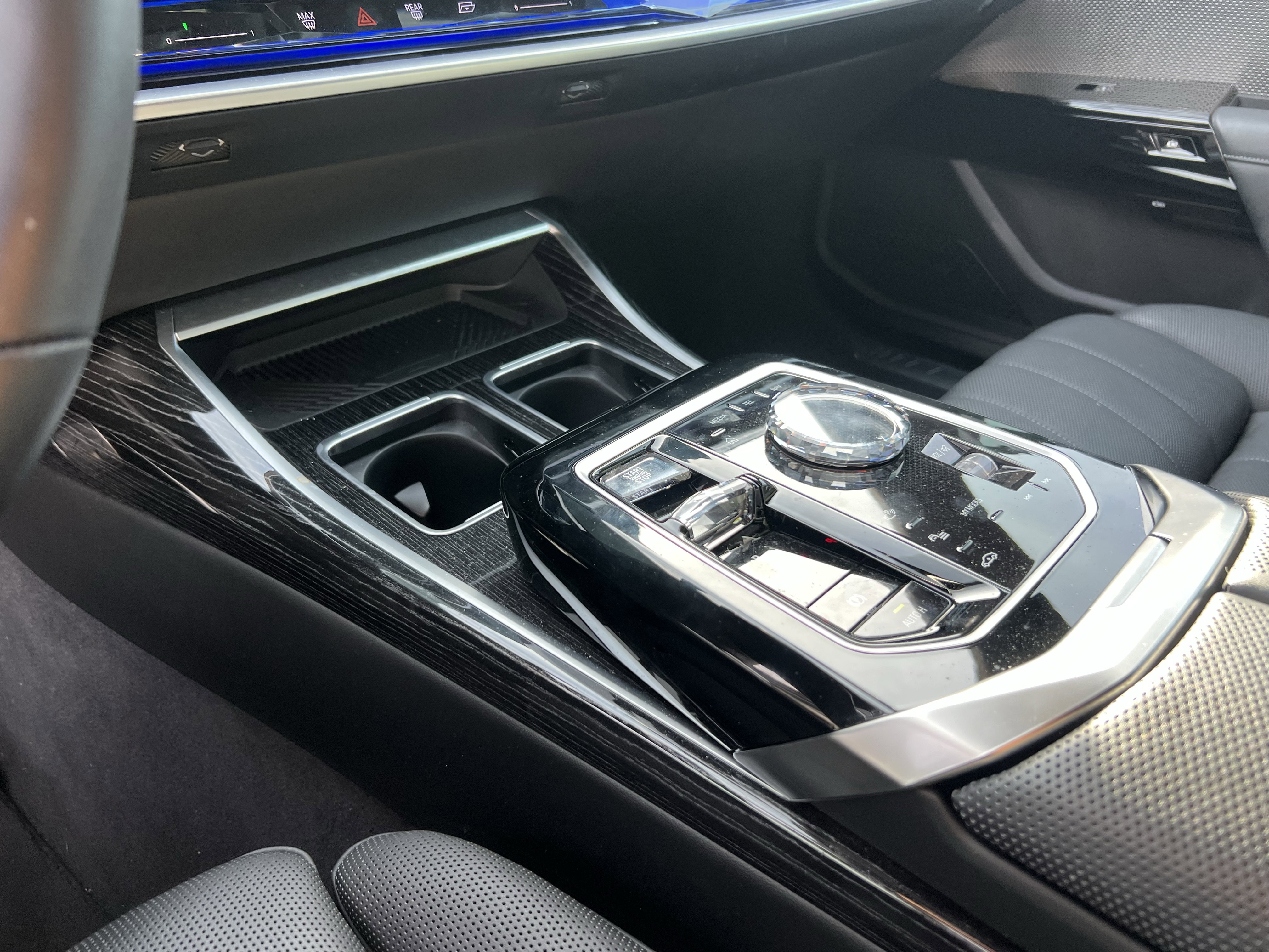 Used 2023 BMW 740i w/ Executive Package image 27