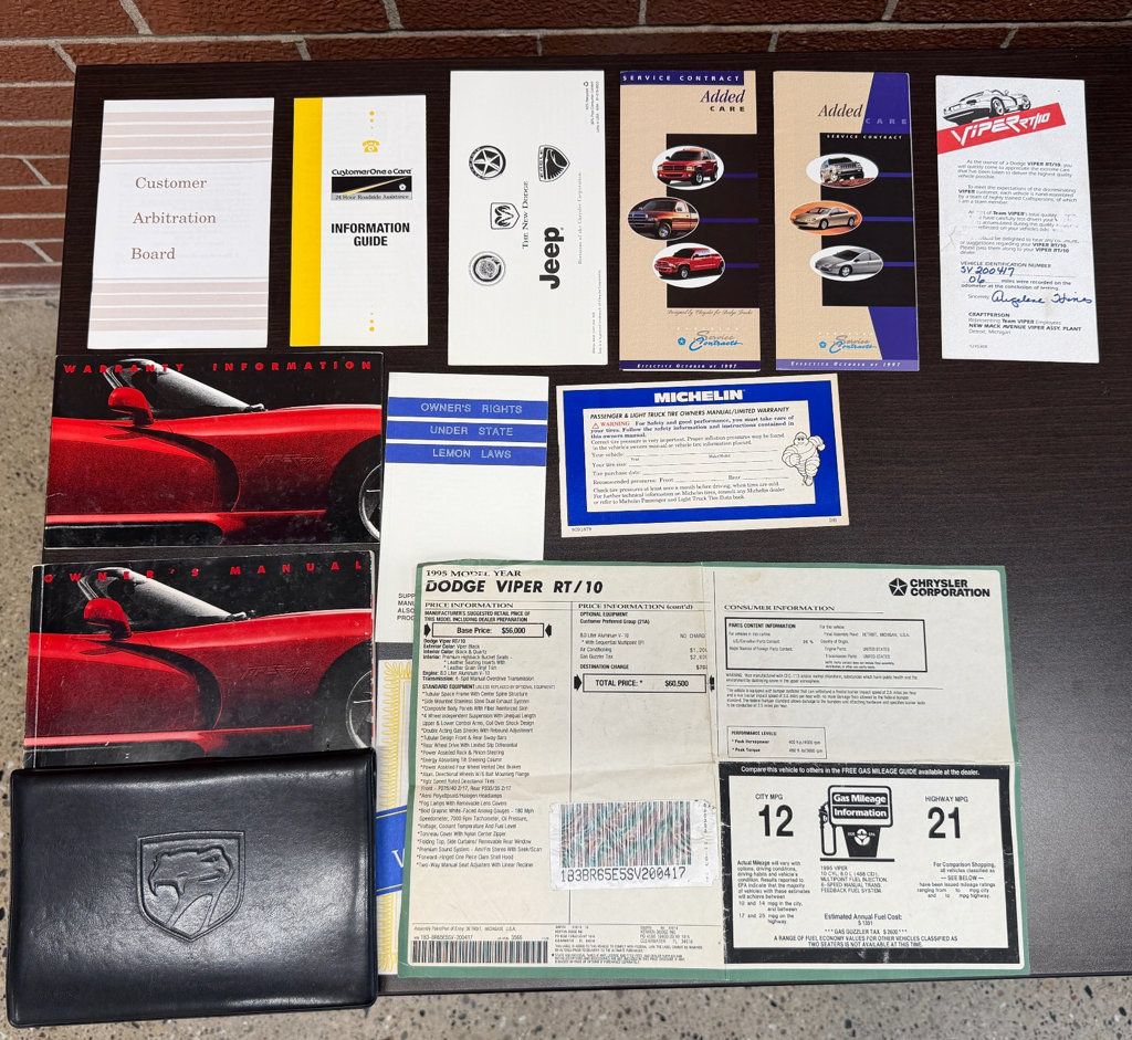 Used 1995 Dodge Viper RT/10 RWD image 1