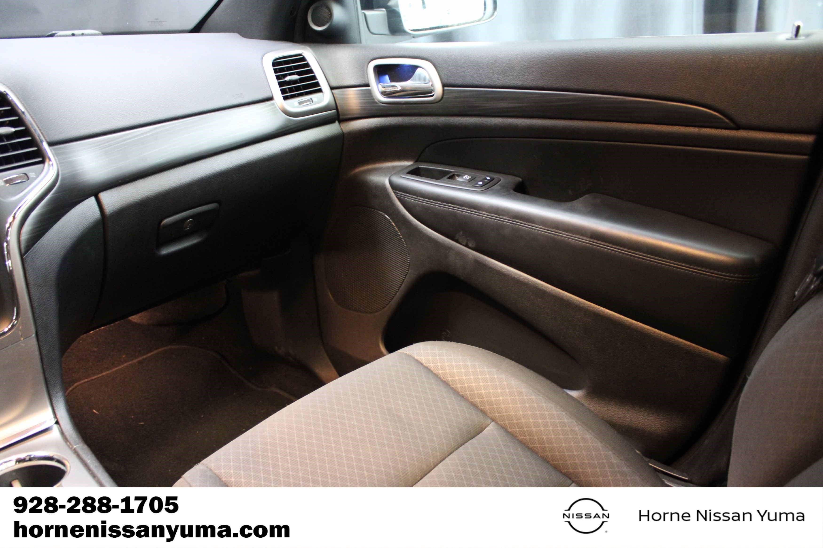Used 2019 Jeep Grand Cherokee Laredo AWD/4WD image 11