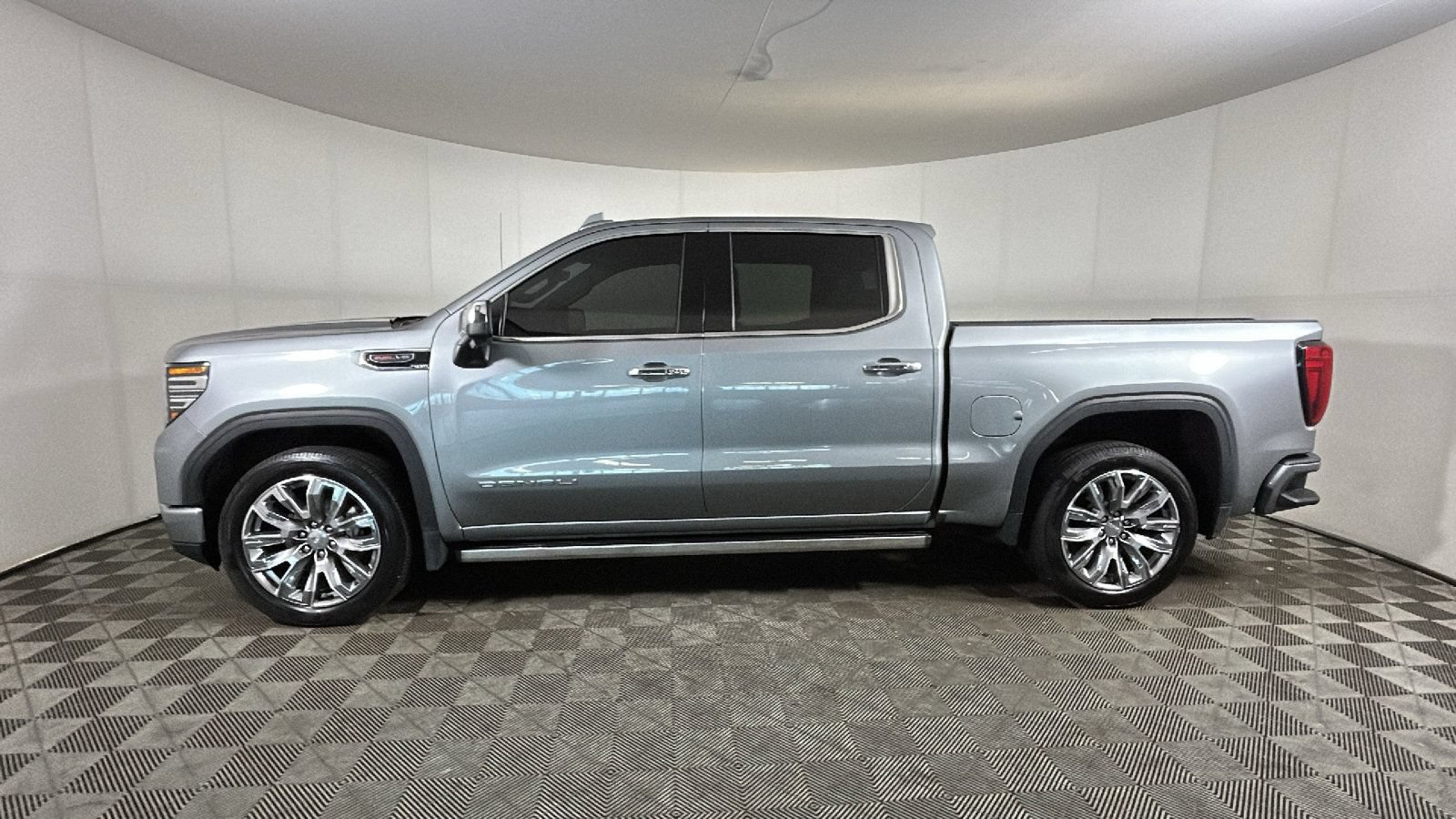 Used 2023 GMC Sierra 1500 Denali w/ Denali Reserve Package AWD/4WD image 7