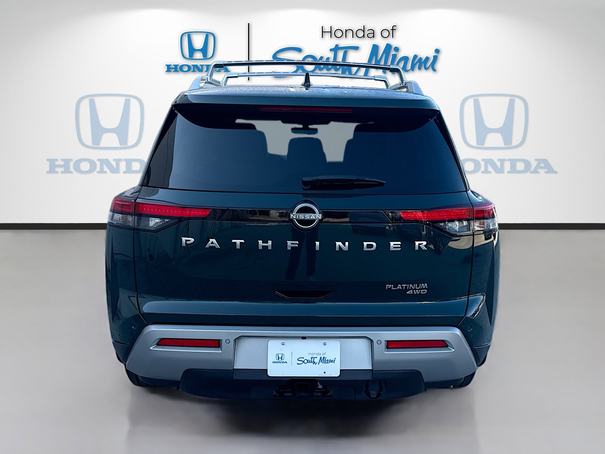 Used 2024 Nissan Pathfinder Platinum w/ Cargo Package AWD/4WD image 6