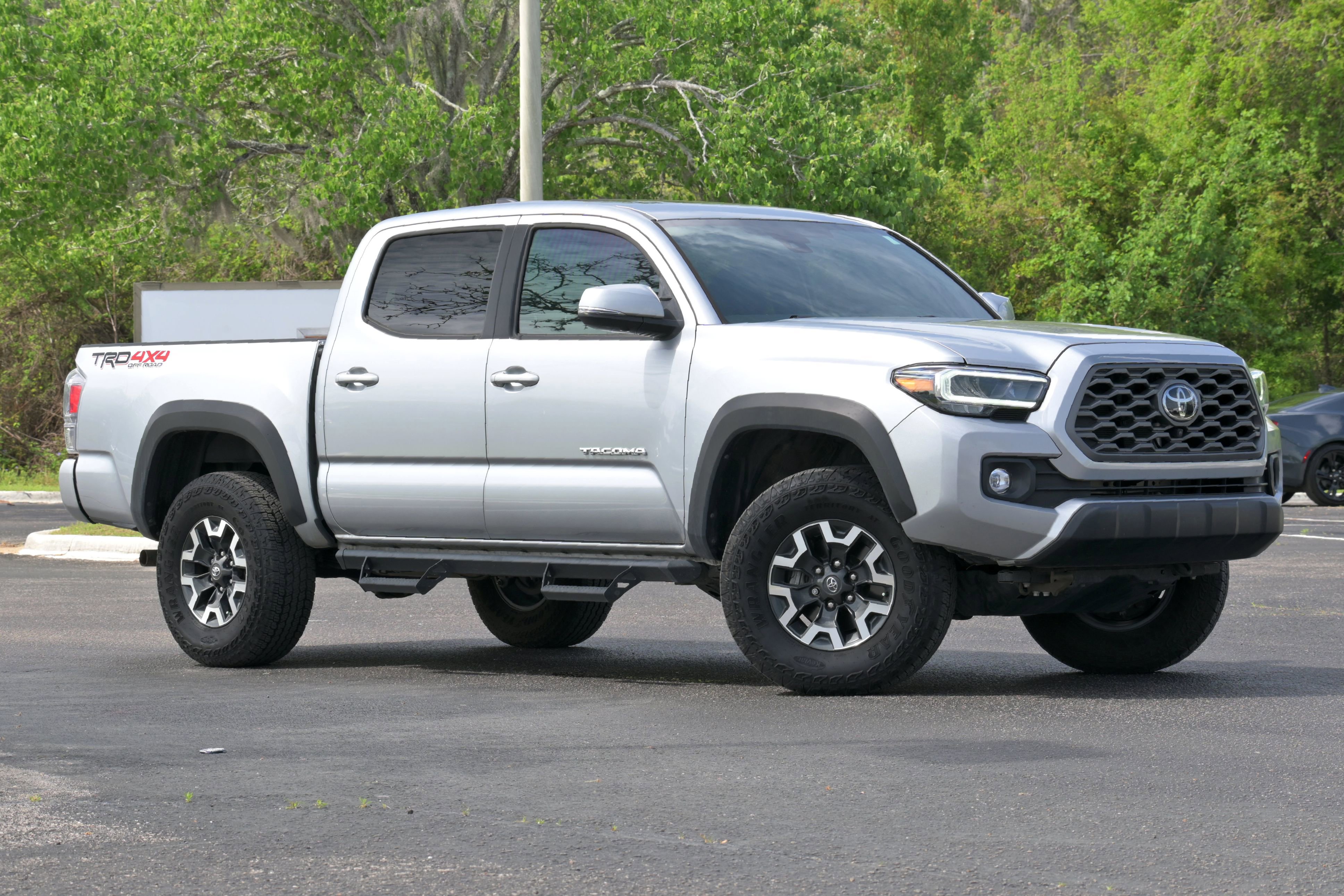 Used 2023 Toyota Tacoma TRD Off-Road w/ TRD Premium Off Road Package image 2