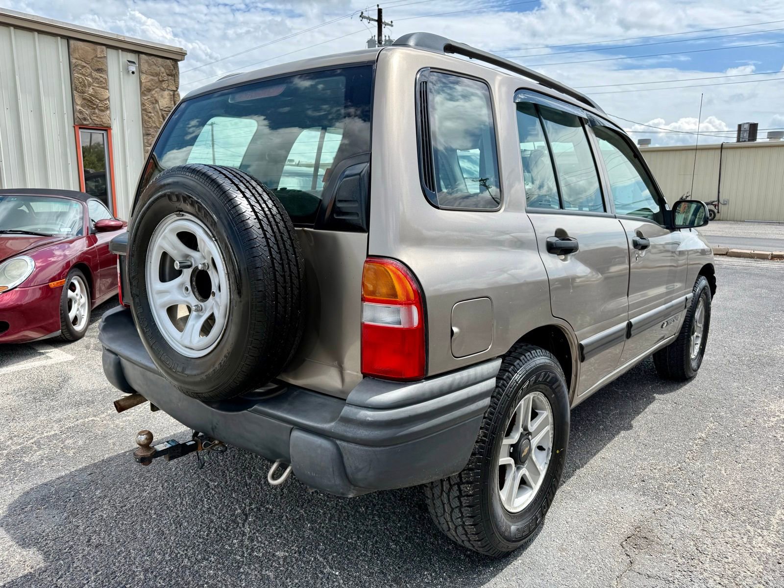 Used 2002 Chevrolet Tracker 4WD w/ Preferred Equipment Group image 3