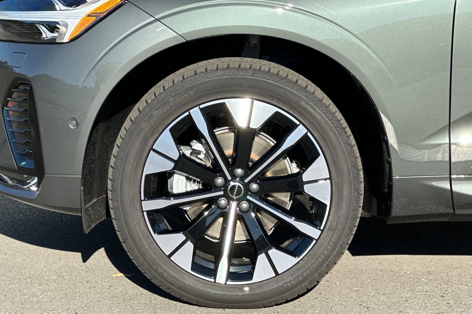 New 2026 Volvo XC60 B5 Plus w/ Climate Package image 11
