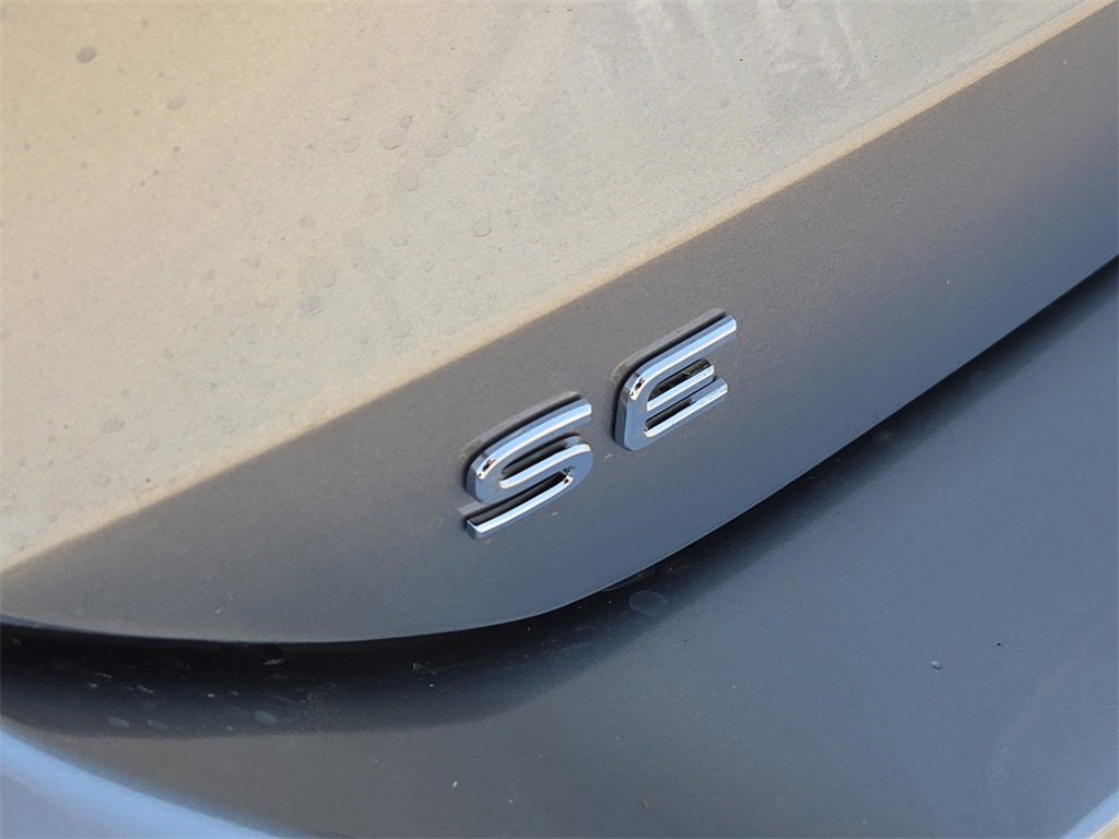 New 2025 Volkswagen Tiguan SE image 8