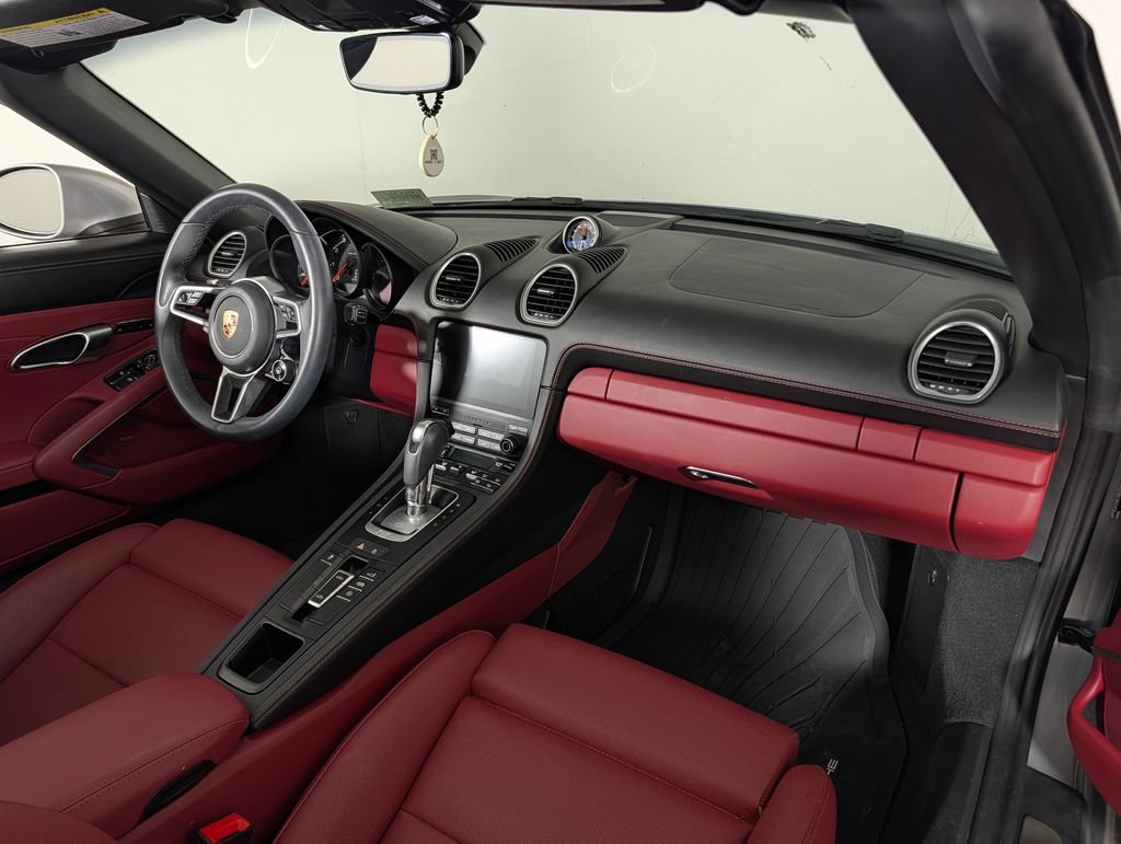 Certified 2024 Porsche 718 Boxster RWD image 17