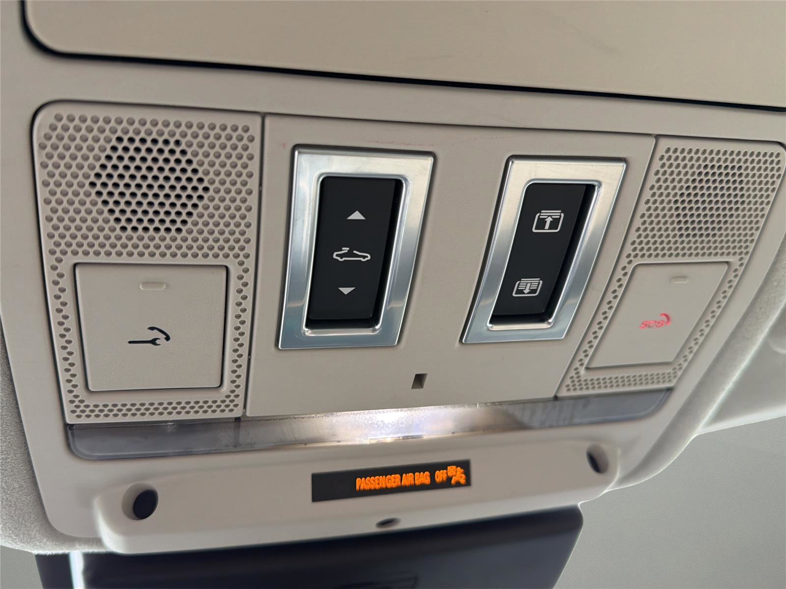 Used 2020 Jaguar XF Premium image 36