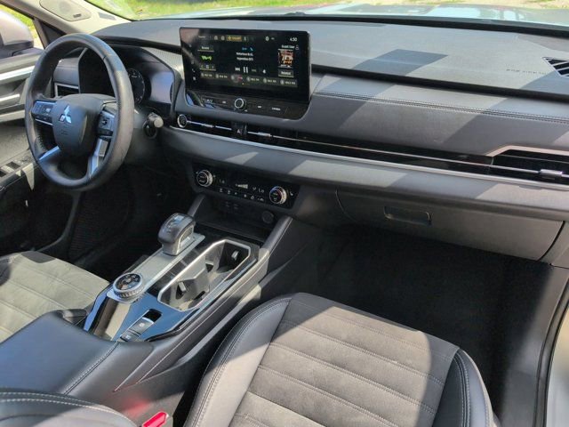 Used 2025 Mitsubishi Outlander SE FWD image 32