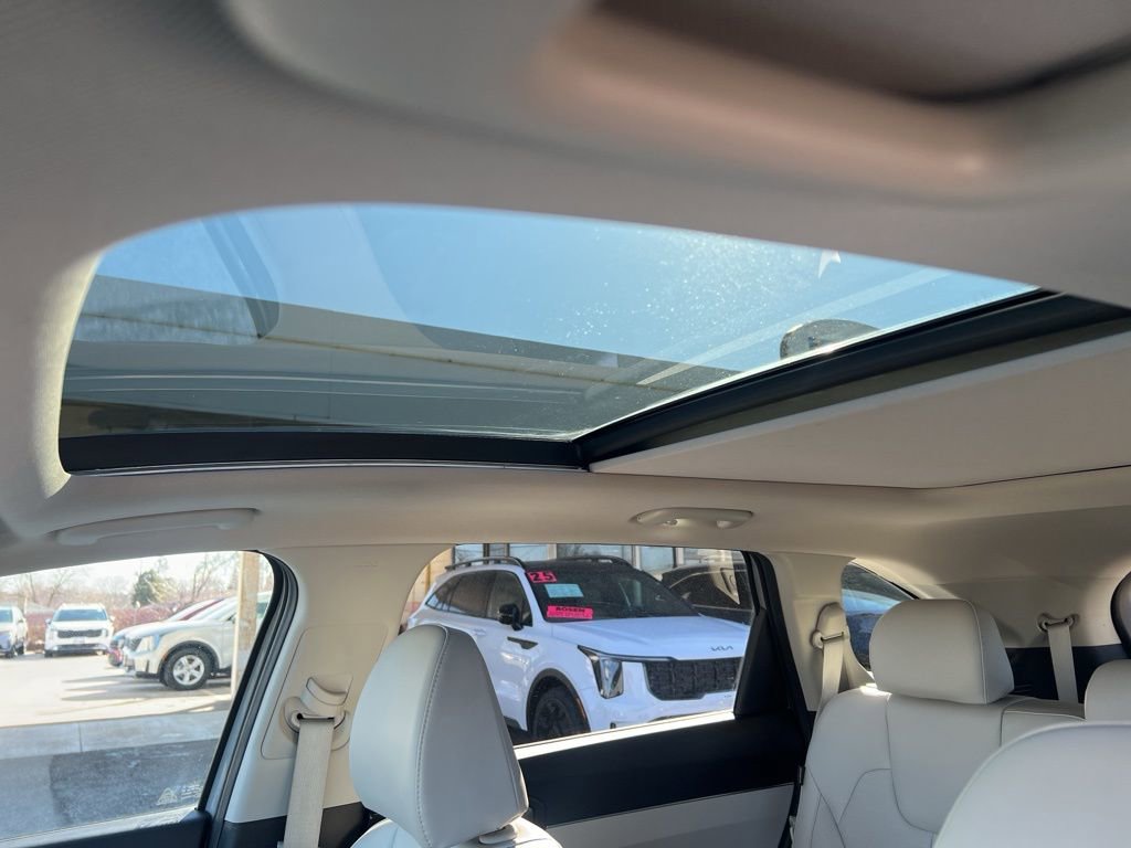 Certified 2025 Kia Sorento S w/ Panoramic Sunroof Package FWD image 8