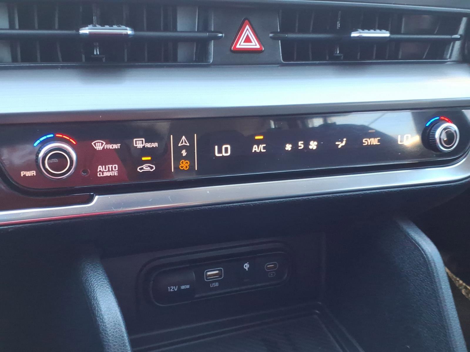 Used 2025 Kia Sportage EX image 20