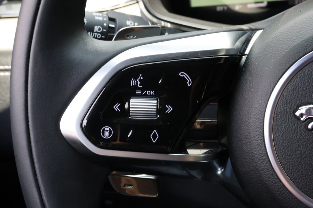 Certified 2026 Jaguar F-PACE R-Dynamic S AWD/4WD image 18