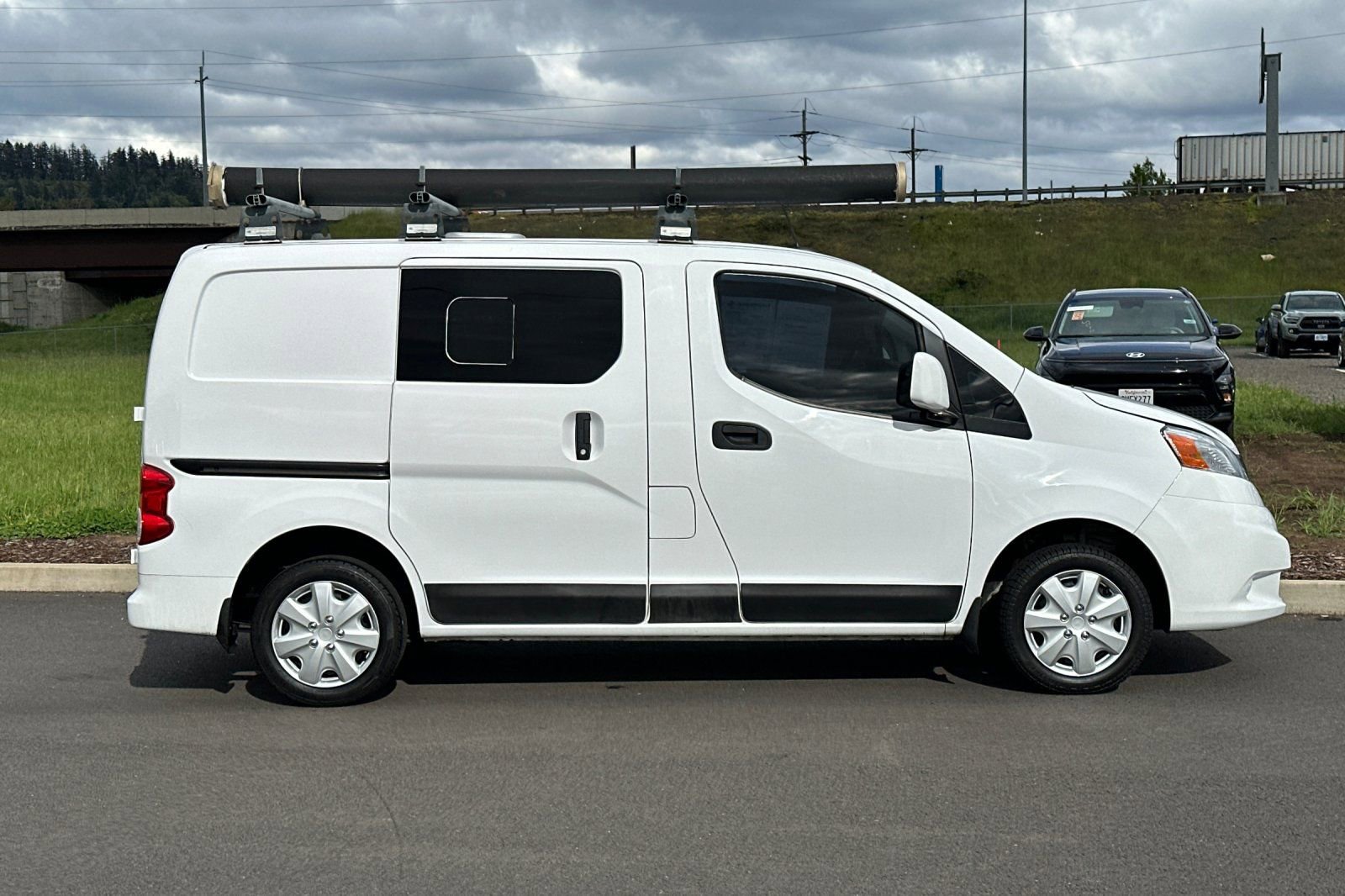 Used 2019 Nissan NV200 SV w/ Navigation Package FWD image 2
