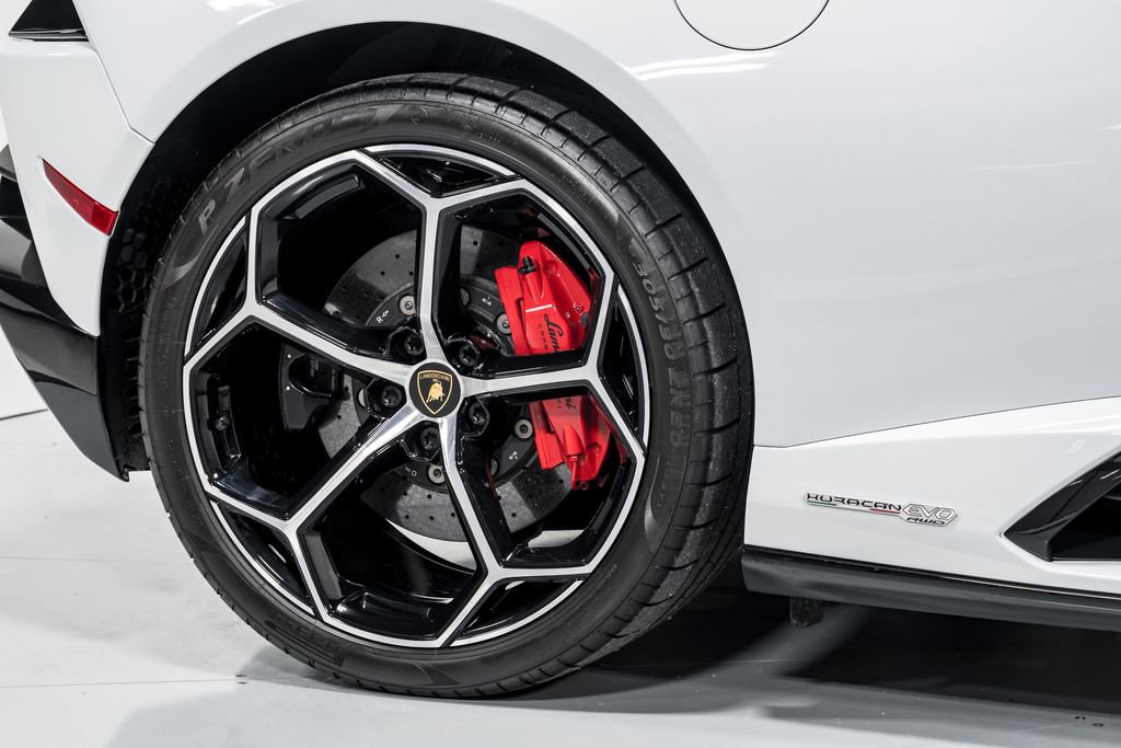 Used 2022 Lamborghini Huracan EVO RWD image 54