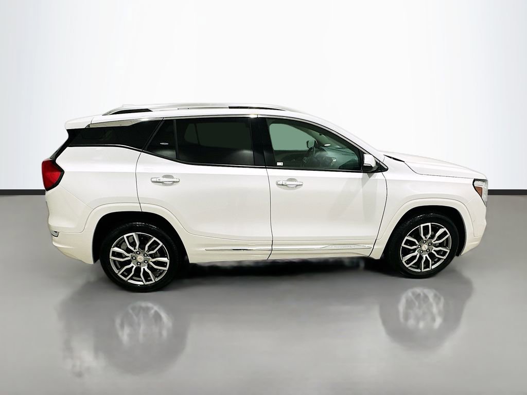 Used 2024 GMC Terrain Denali w/ Denali Premium Package AWD/4WD image 8