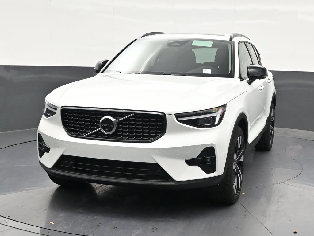 New 2026 Volvo XC40 B5 Plus w/ Climate Package AWD/4WD image 8