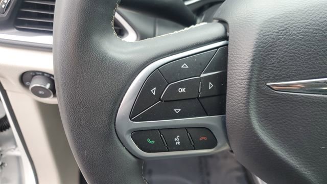 Certified 2024 Chrysler Pacifica Touring-L image 10