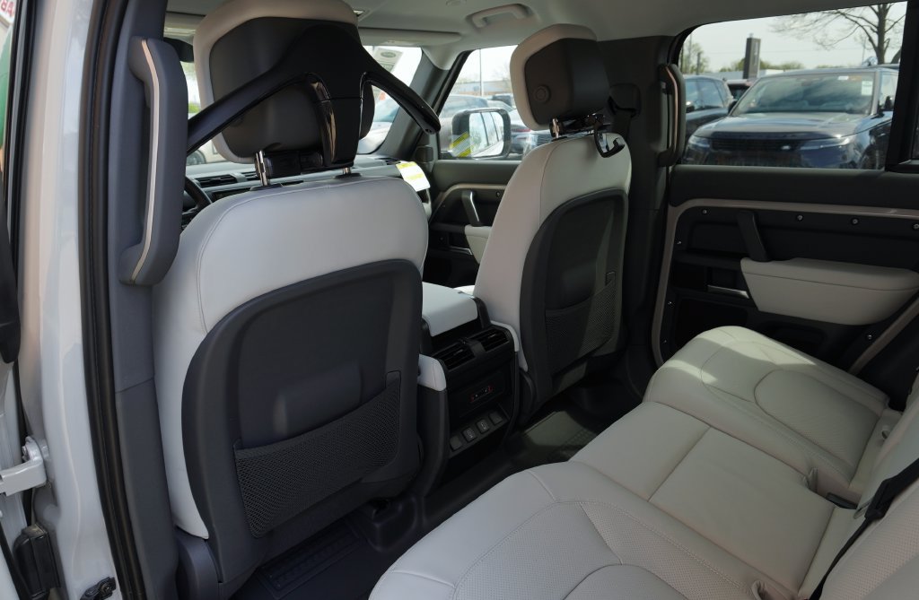New 2026 Land Rover Defender 110 X-Dynamic SE AWD/4WD image 30
