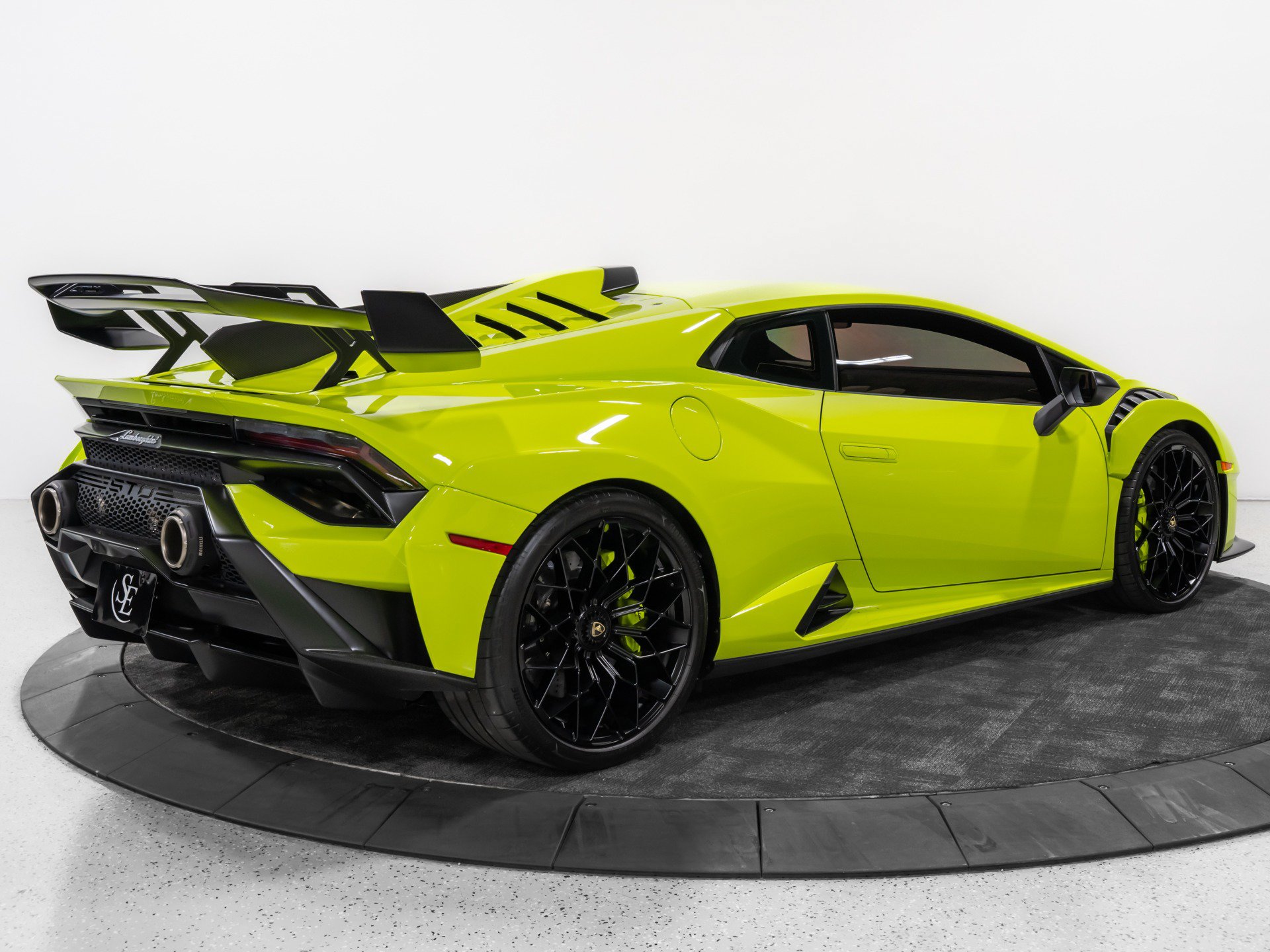 Used 2023 Lamborghini Huracan STO RWD image 8