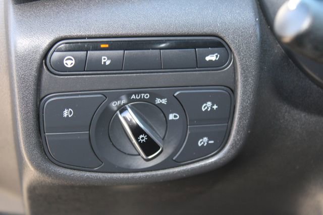 Used 2021 INFINITI QX50 Luxe w/ Appearance Package image 12