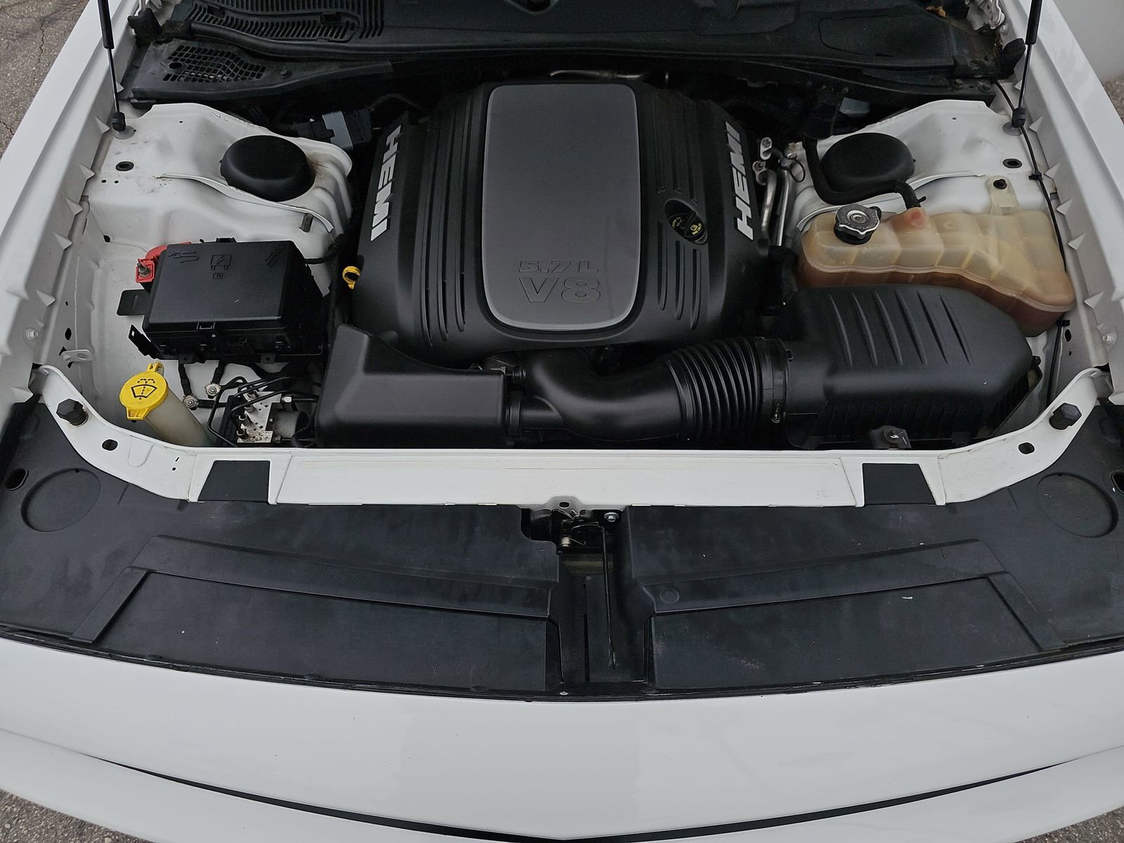 Used 2017 Dodge Challenger R/T RWD image 28