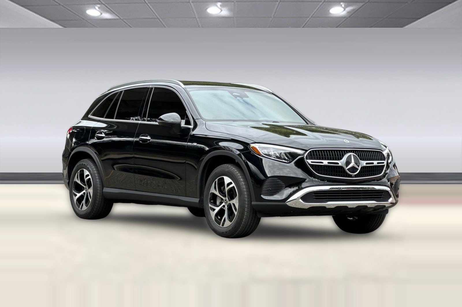 Used 2025 Mercedes-Benz GLC 350e 4MATIC image 7