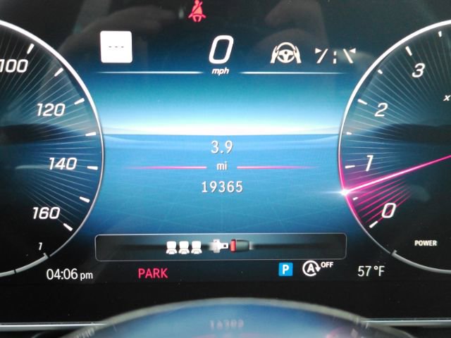 Used 2024 Mercedes-Benz GLC 300 w/ Driver Assistance Package image 39