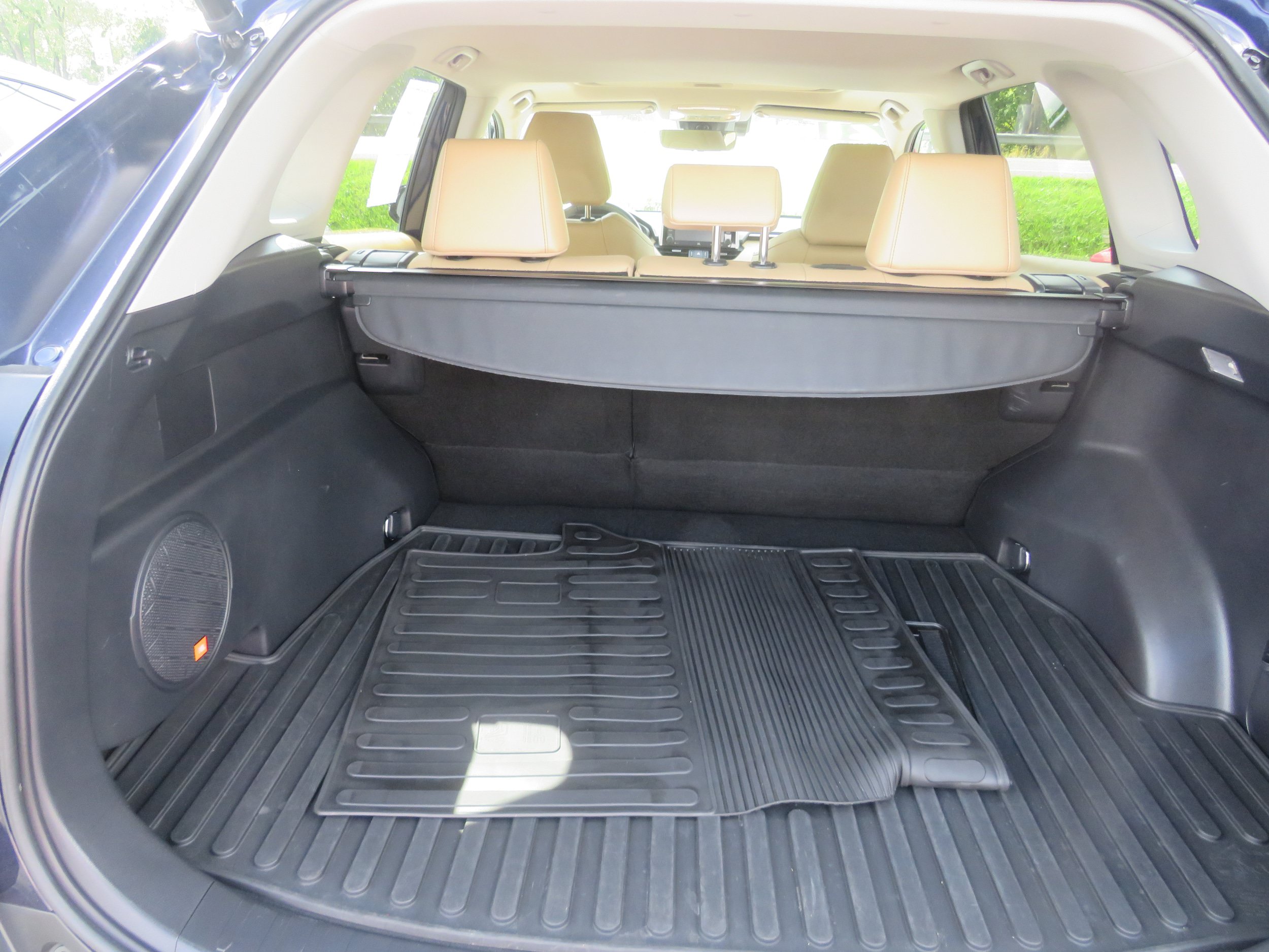 Used 2021 Toyota RAV4 XLE Premium AWD/4WD image 7