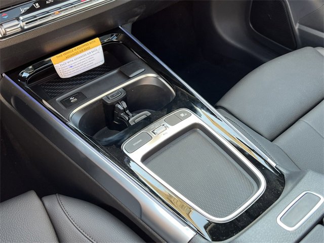 Used 2024 Mercedes-Benz GLB 250 4MATIC image 28