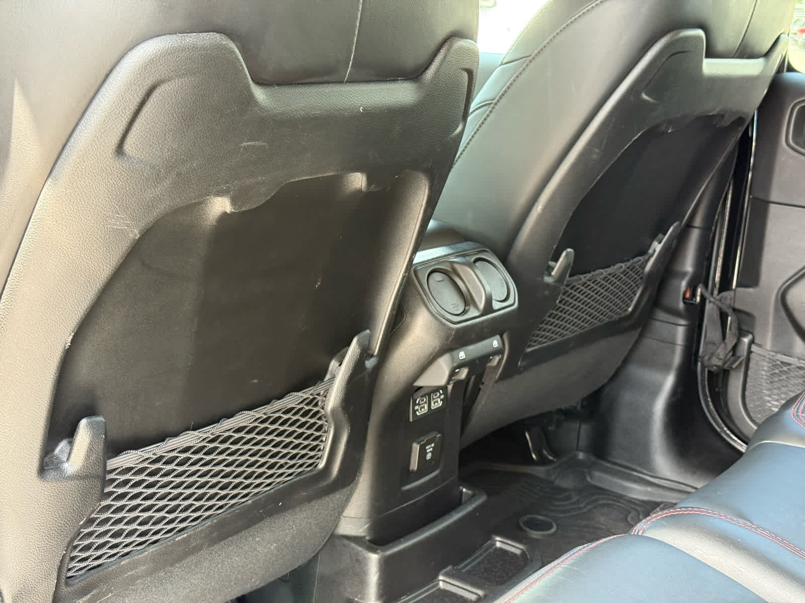 Used 2024 Jeep Wrangler Unlimited Rubicon AWD/4WD image 28