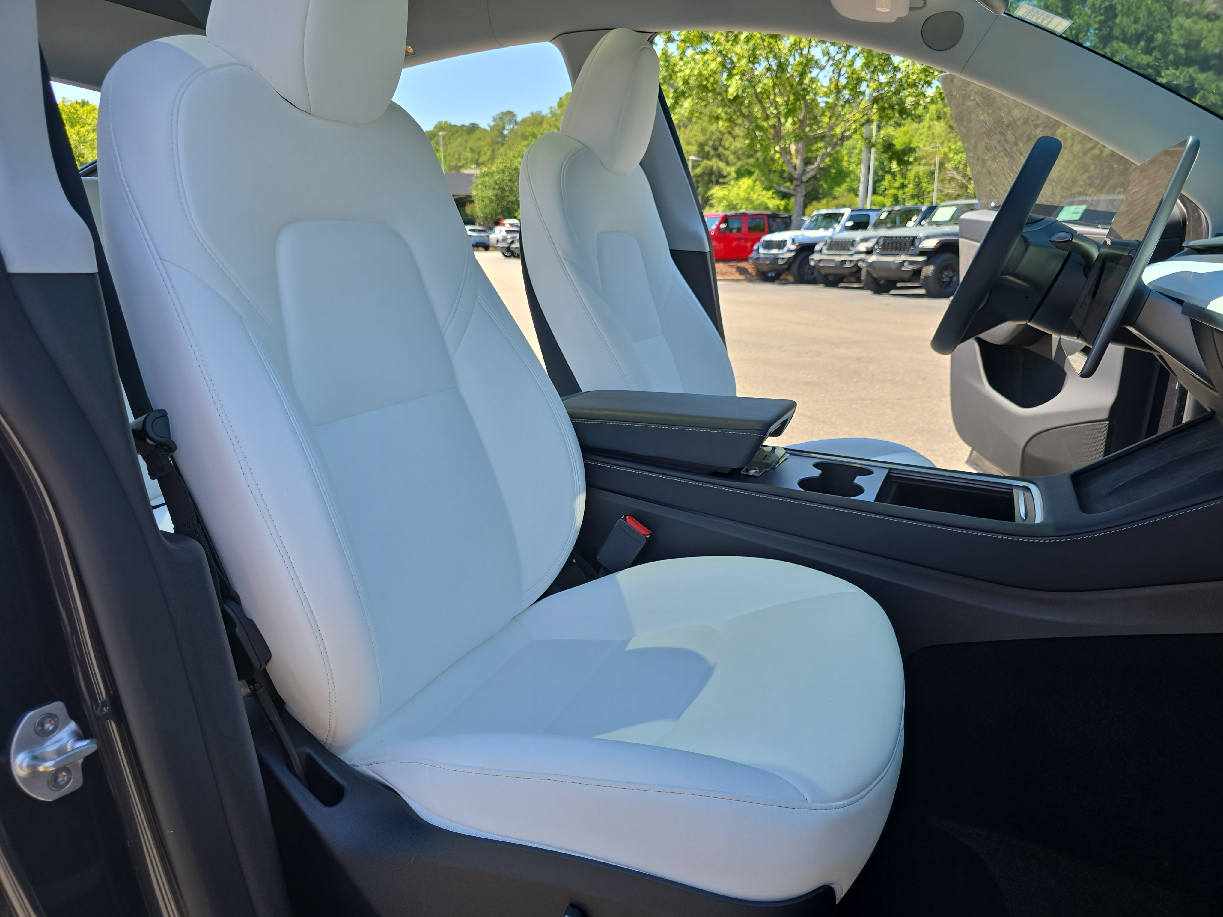 Used 2024 Tesla Model Y Long Range AWD/4WD image 10