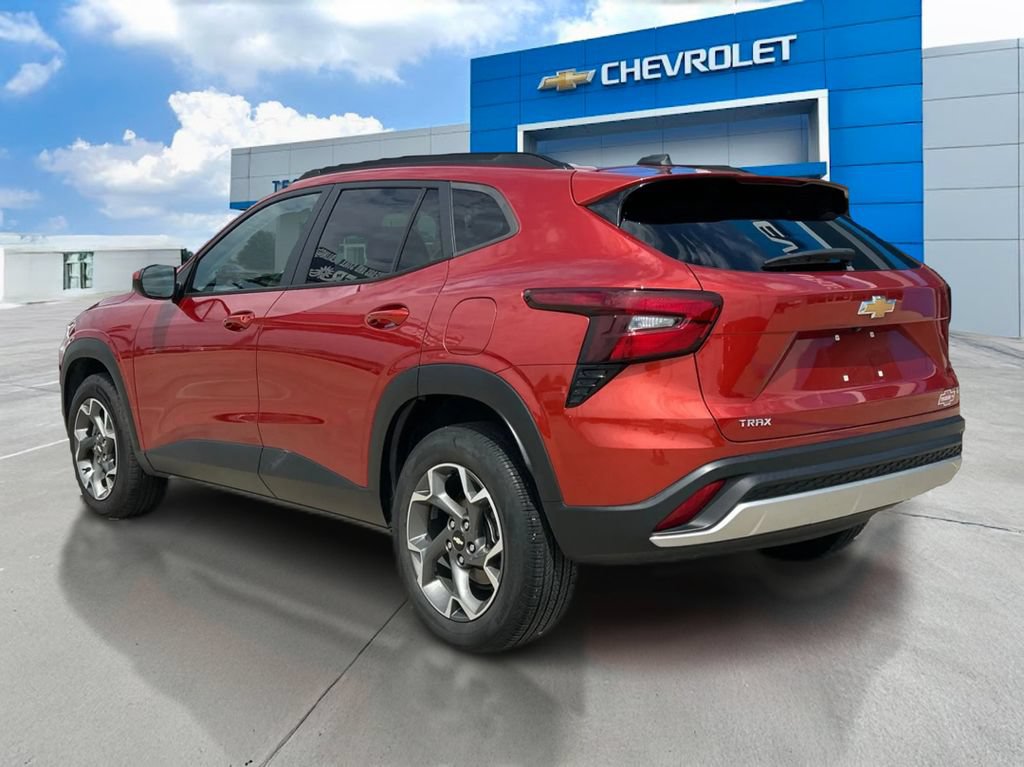 Used 2024 Chevrolet Trax LT FWD image 7