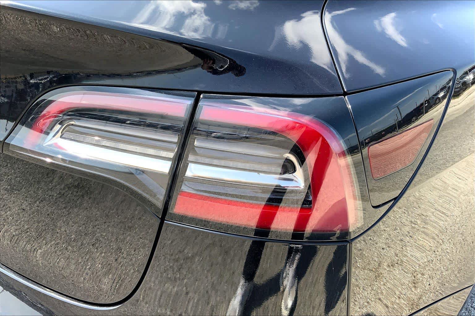 Used 2018 Tesla Model 3 Long Range RWD image 28