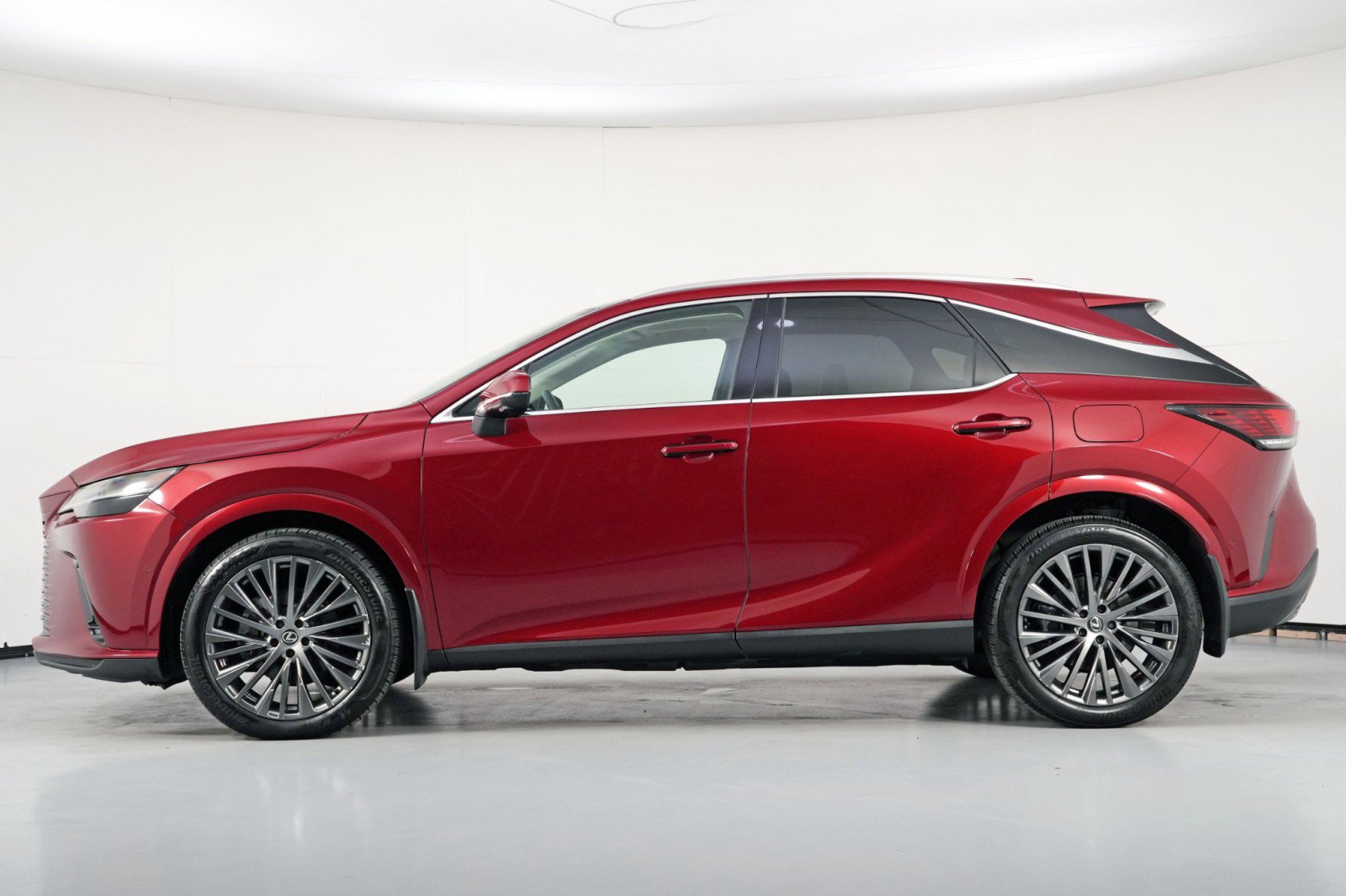 Used 2024 Lexus RX 350 Luxury w/ Convenience Package image 9