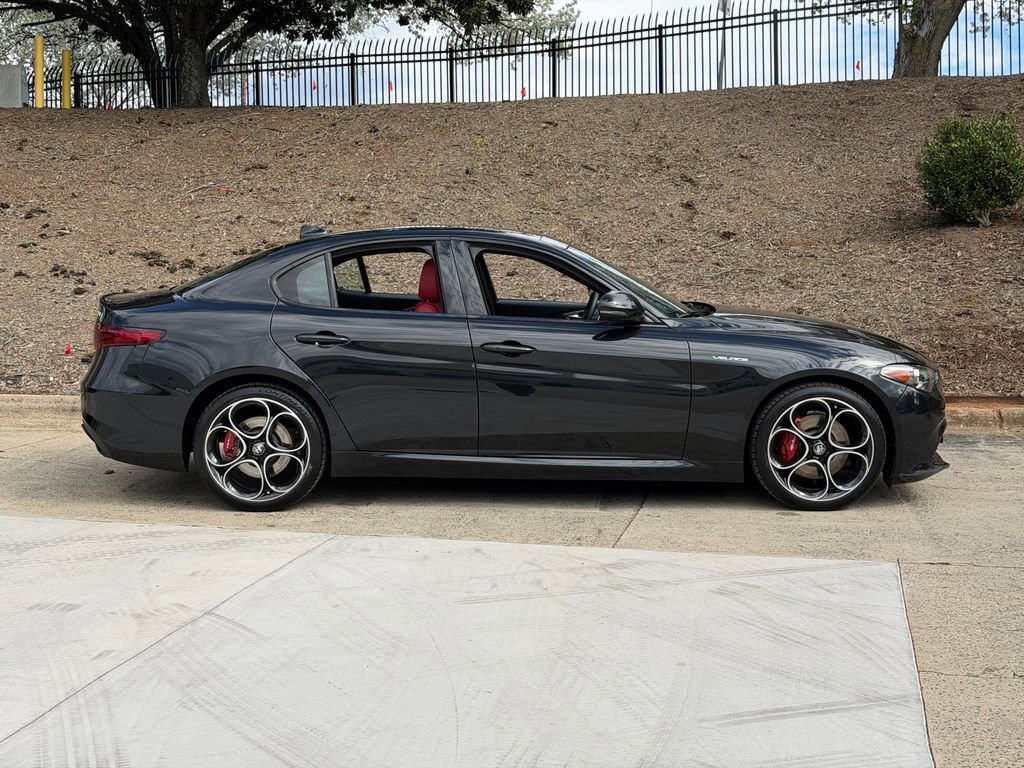Used 2022 Alfa Romeo Giulia Veloce image 2